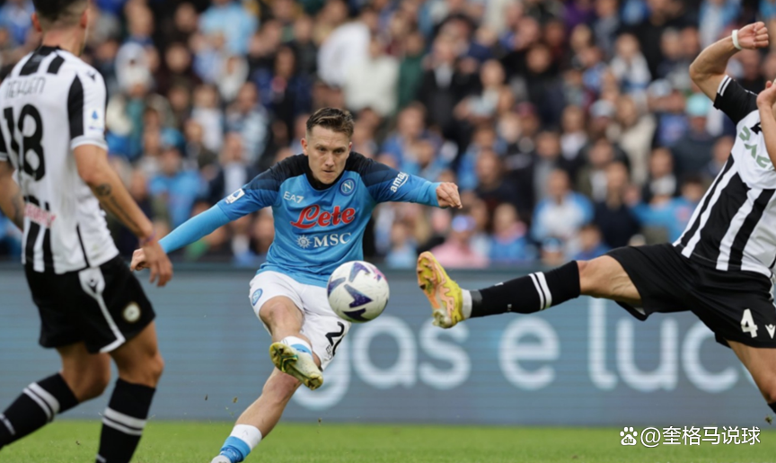 乌迪内斯队在客场不敌那不勒斯遗憾失利 乌迪内斯队在客场不敌那不勒斯遗憾失利