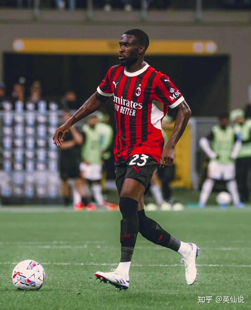 AC米兰豪取尤文图斯,再度登顶榜首 AC米兰豪取尤文图斯,再度登顶榜首