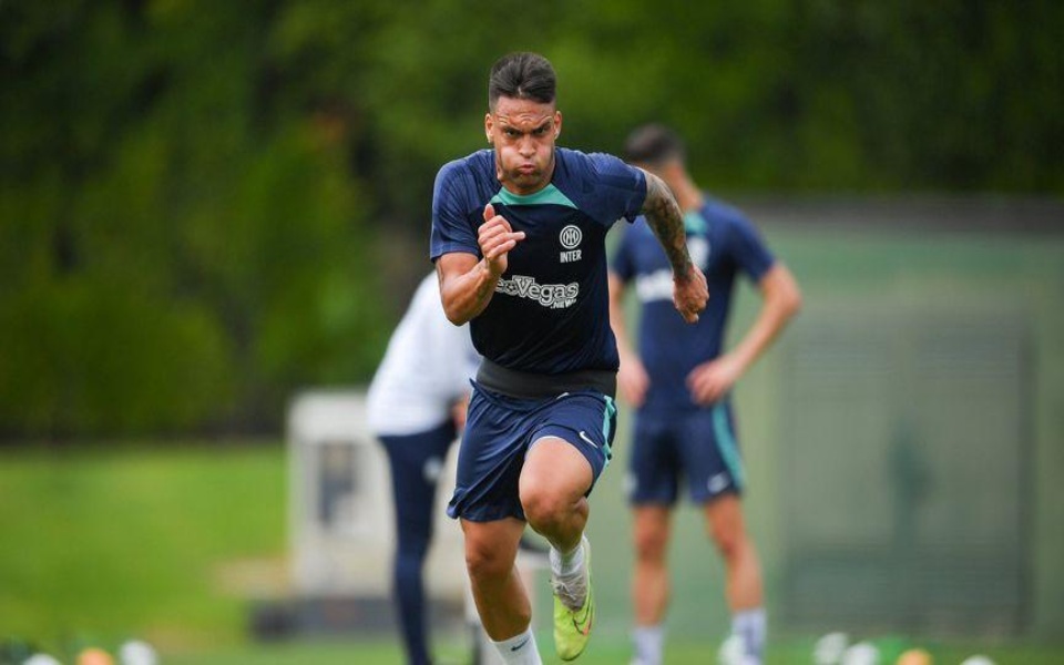 AC米兰后防线稳固,成功守住领先优势 AC米兰后防线稳固,成功守住领先优势