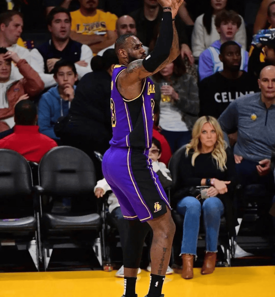 湖人抢眼四连胜,詹姆斯领跑MVP候选 湖人抢眼四连胜,詹姆斯领跑MVP候选