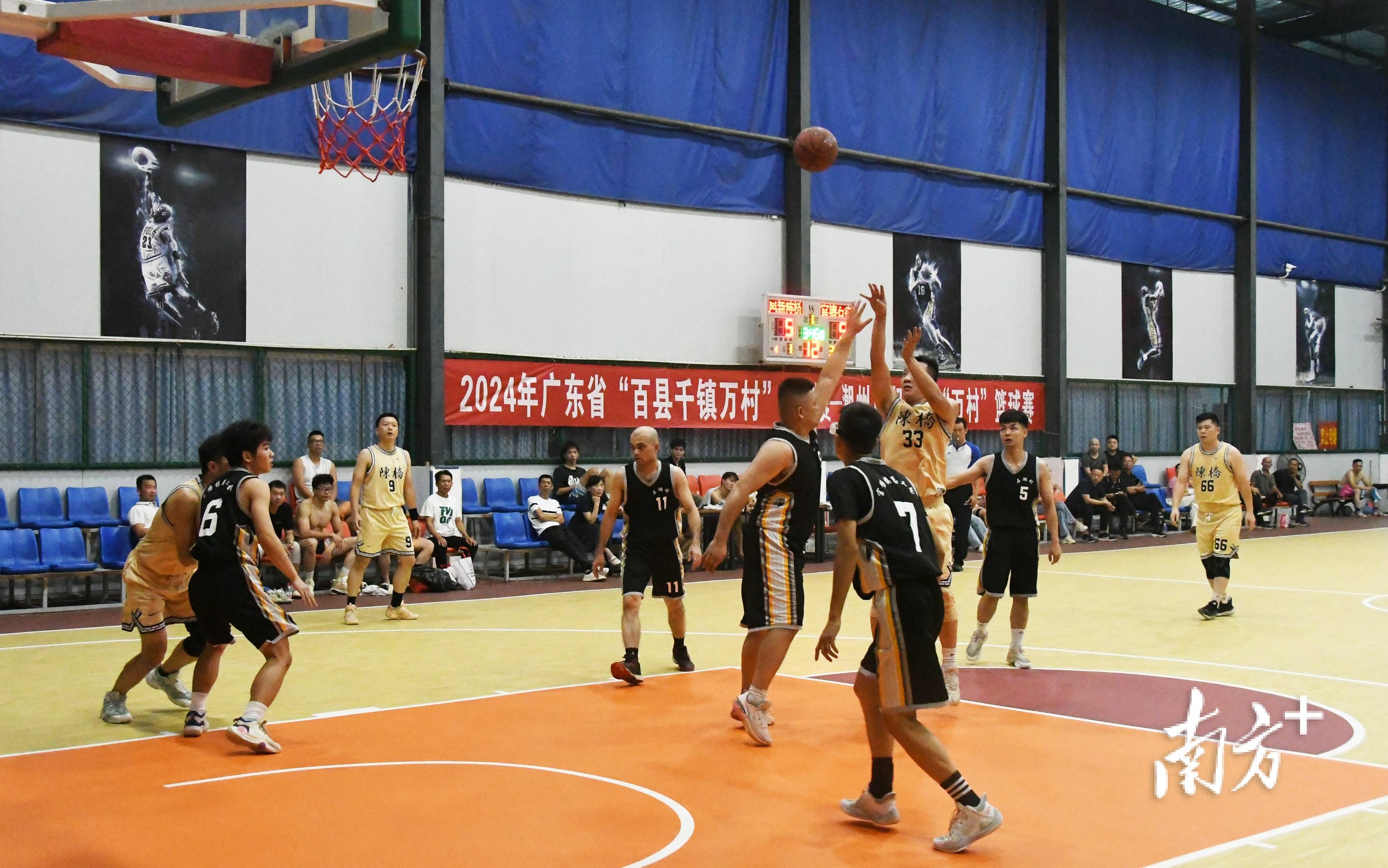 长期积压的篮球比赛正式展开，引发球迷狂热