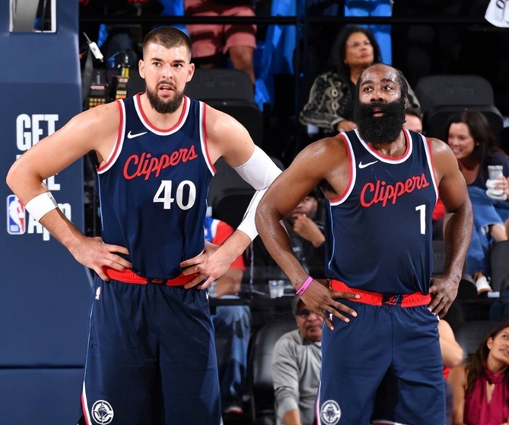 阿尔及利亚球队意外战胜强敌 阿尔及利亚球队意外战胜强敌