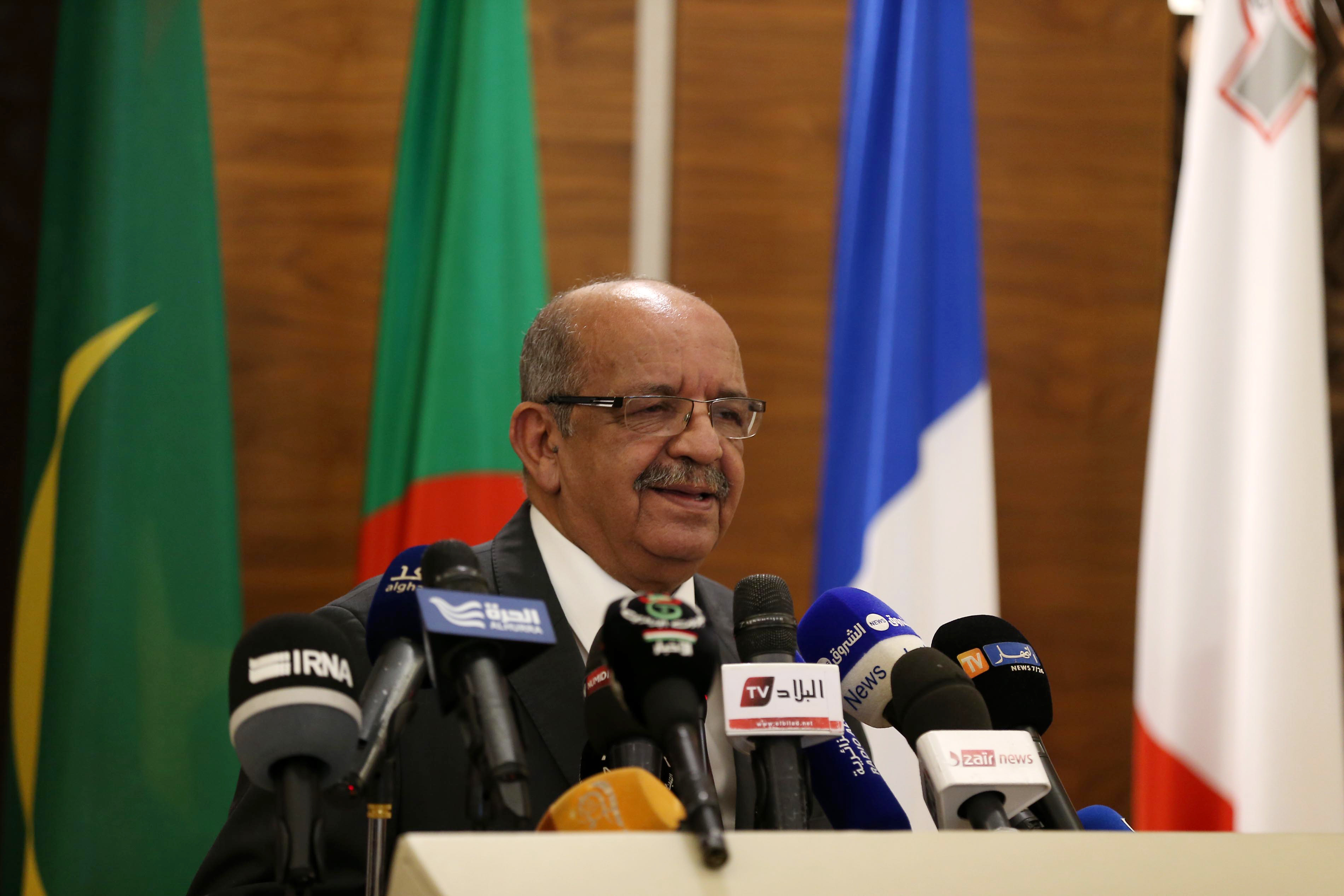 阿尔及利亚球队意外战胜强敌 阿尔及利亚球队意外战胜强敌