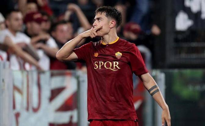 罗马球迷集体抗议裁判判罚,要求公平对待 罗马球迷集体抗议裁判判罚,要求公平对待