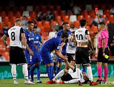 瓦伦西亚阵容齐心协力坚守球门 瓦伦西亚阵容齐心协力坚守球门