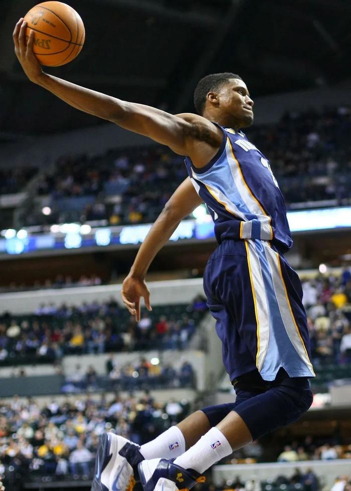 老鹰鲁迪盖伊突围,雄鹿主力夜战灰熊莱恩埃文斯嵌合 老鹰鲁迪盖伊突围,雄鹿主力夜战灰熊莱恩埃文斯嵌合