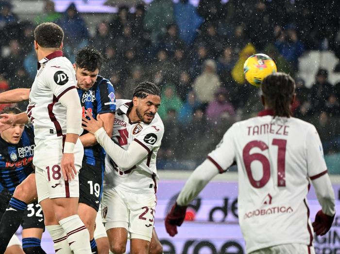 意甲赛场上一名球员的绝杀破门震惊全场 意甲赛场上一名球员的绝杀破门震惊全场