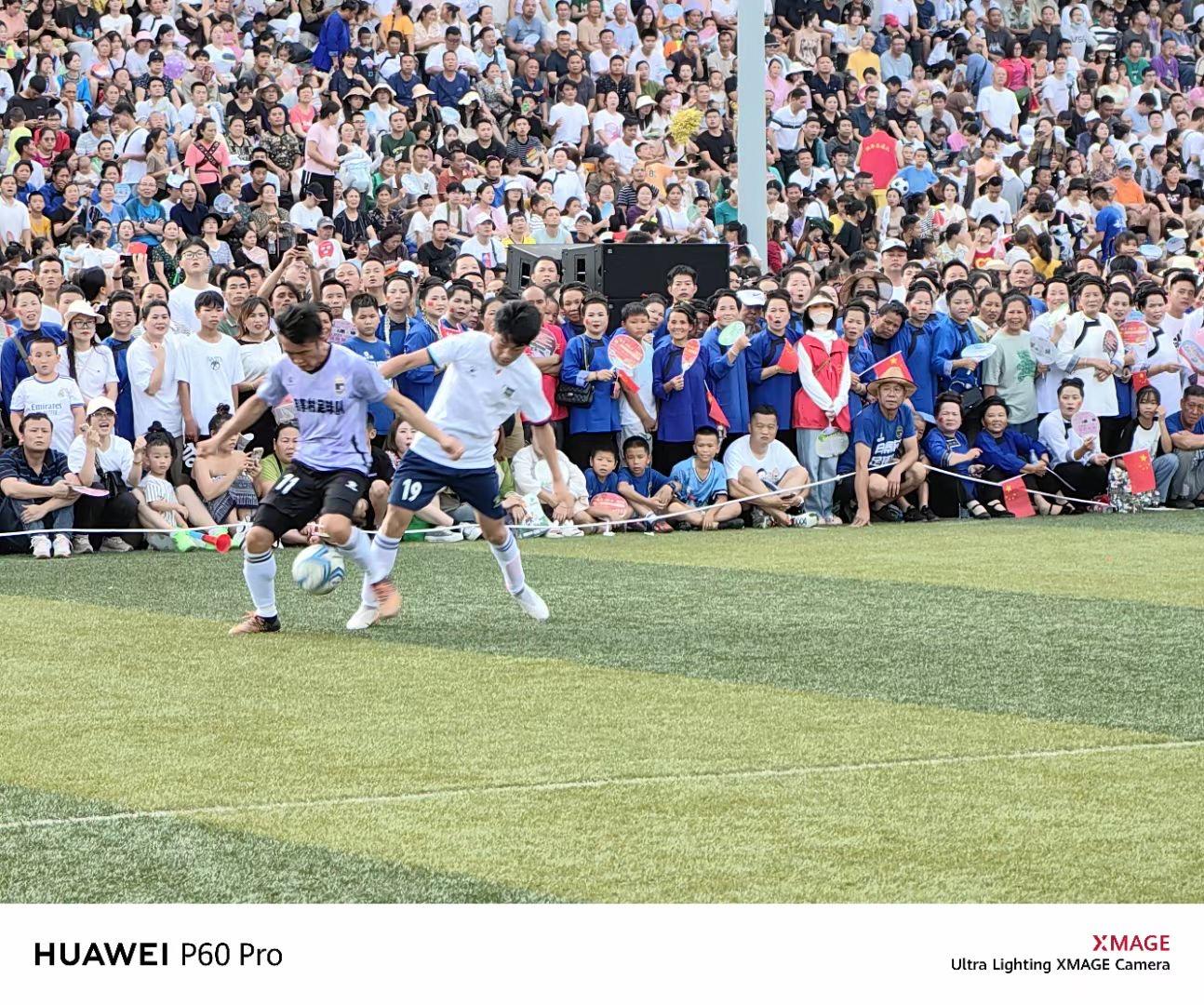 激烈角逐引发球场热血沸腾,观众情绪高涨 激烈角逐引发球场热血沸腾,观众情绪高涨