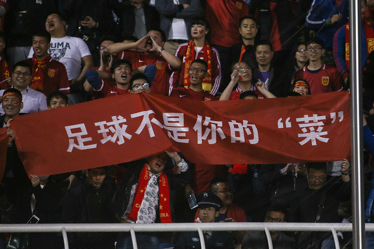 胜利的喜悦!球队历经困难赢得比赛 胜利的喜悦!球队历经困难赢得比赛