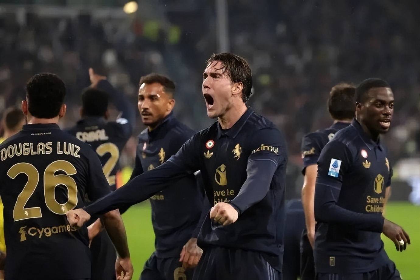 尤文图斯神勇出击,主场掀翻对手,赢得胜利 尤文图斯神勇出击,主场掀翻对手,赢得胜利