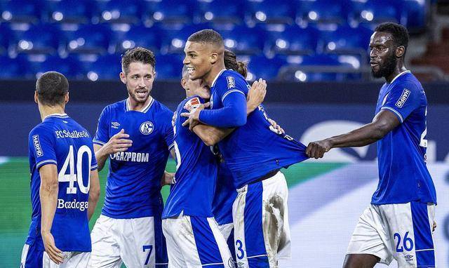 沙尔克04客场惨败,遭遇联赛两连败 沙尔克04客场惨败,遭遇联赛两连败