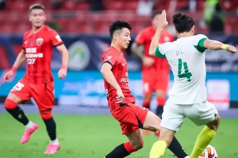 争霸中超榜首的惨烈斗争,每队都不甘示弱 争霸中超榜首的惨烈斗争,每队都不甘示弱