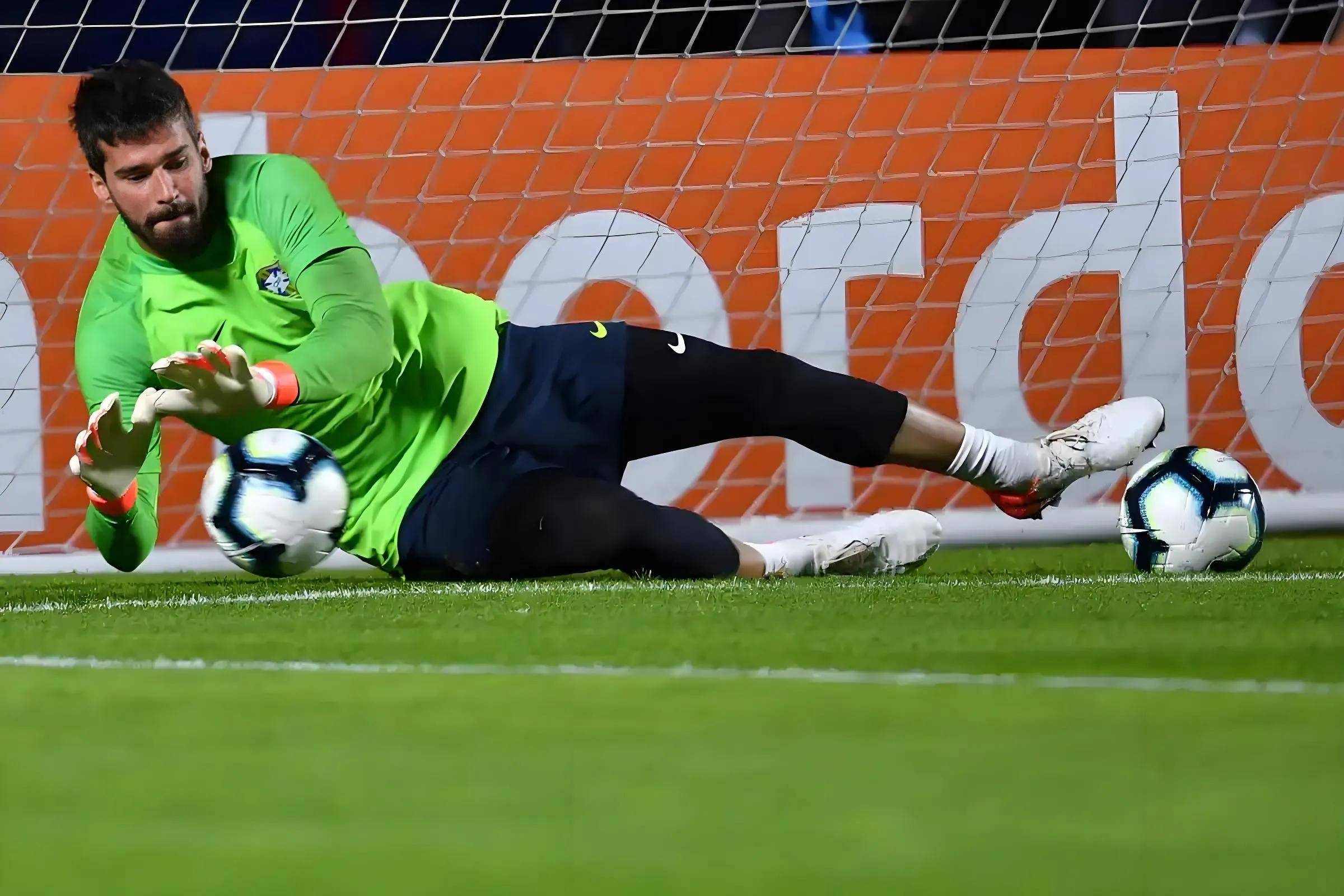 利物浦锋线狂炸,药厂卡尔斯鲁厄遭遇惨败 利物浦锋线狂炸,药厂卡尔斯鲁厄遭遇惨败