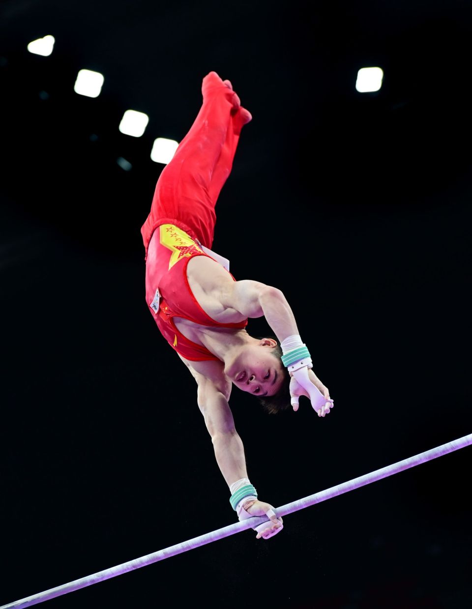 体操冠军再下一城,勇夺个人全能冠军 体操冠军再下一城,勇夺个人全能冠军