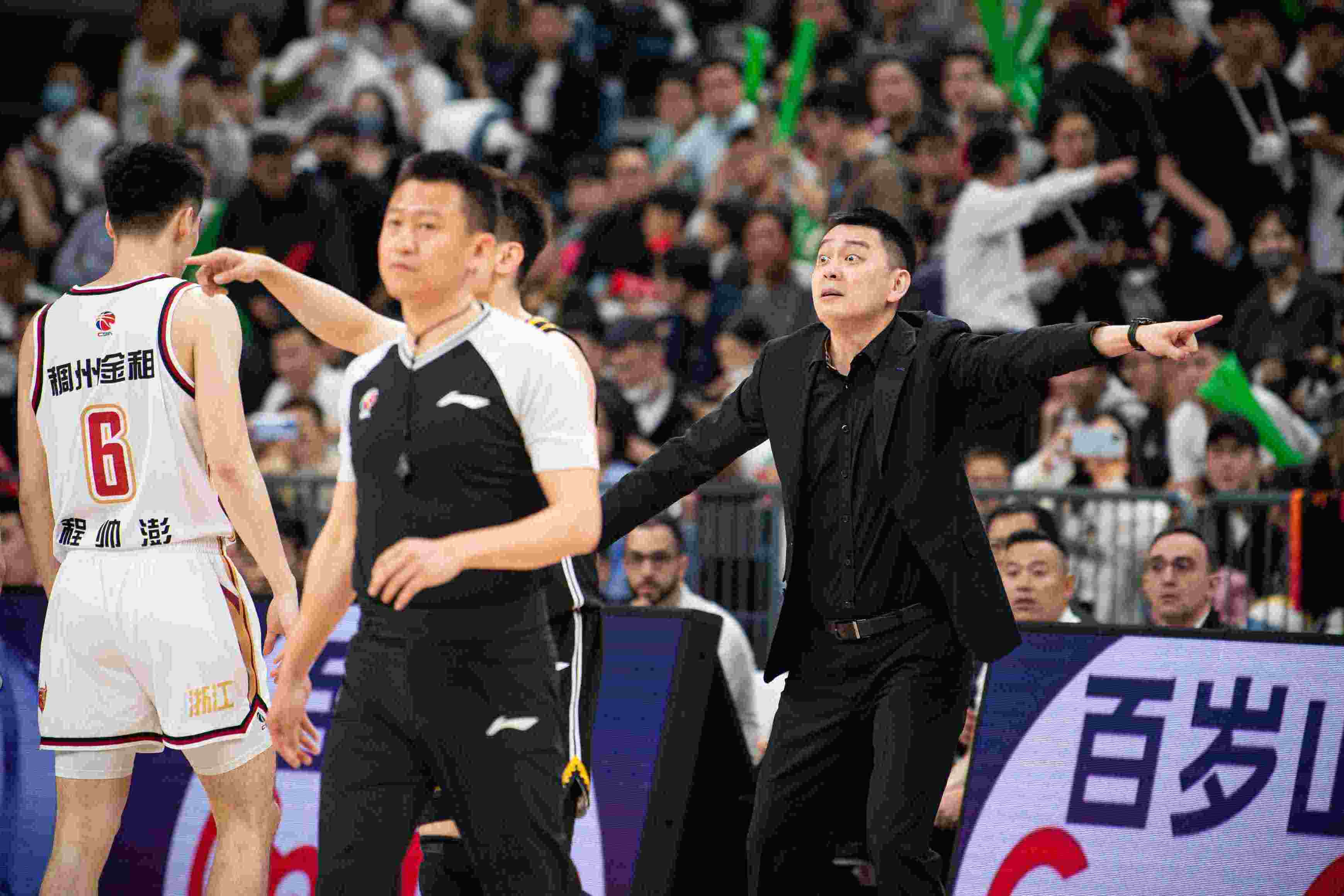 杨鸣带伤上阵领跑广东队,晋级总决赛 杨鸣带伤上阵领跑广东队,晋级总决赛