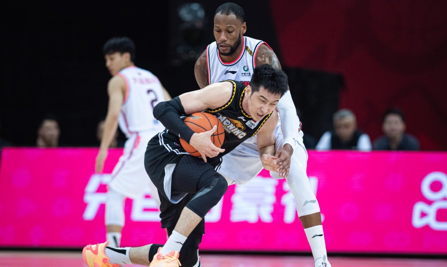 外援表现神勇,队伍压倒对手 外援表现神勇,队伍压倒对手