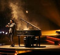 在她护肩后情况良好的西夏伏恩也宣布演唱会