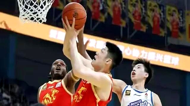 江苏男篮开启逆袭模式,全队协力打击 江苏男篮开启逆袭模式,全队协力打击