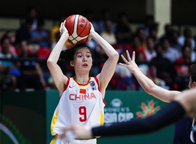 澳大利亚女篮豪取十连胜，捧得地中海冠军奖杯