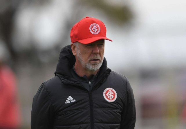 秘鲁前锋因违规行为被罚款,教训深刻 秘鲁前锋因违规行为被罚款,教训深刻