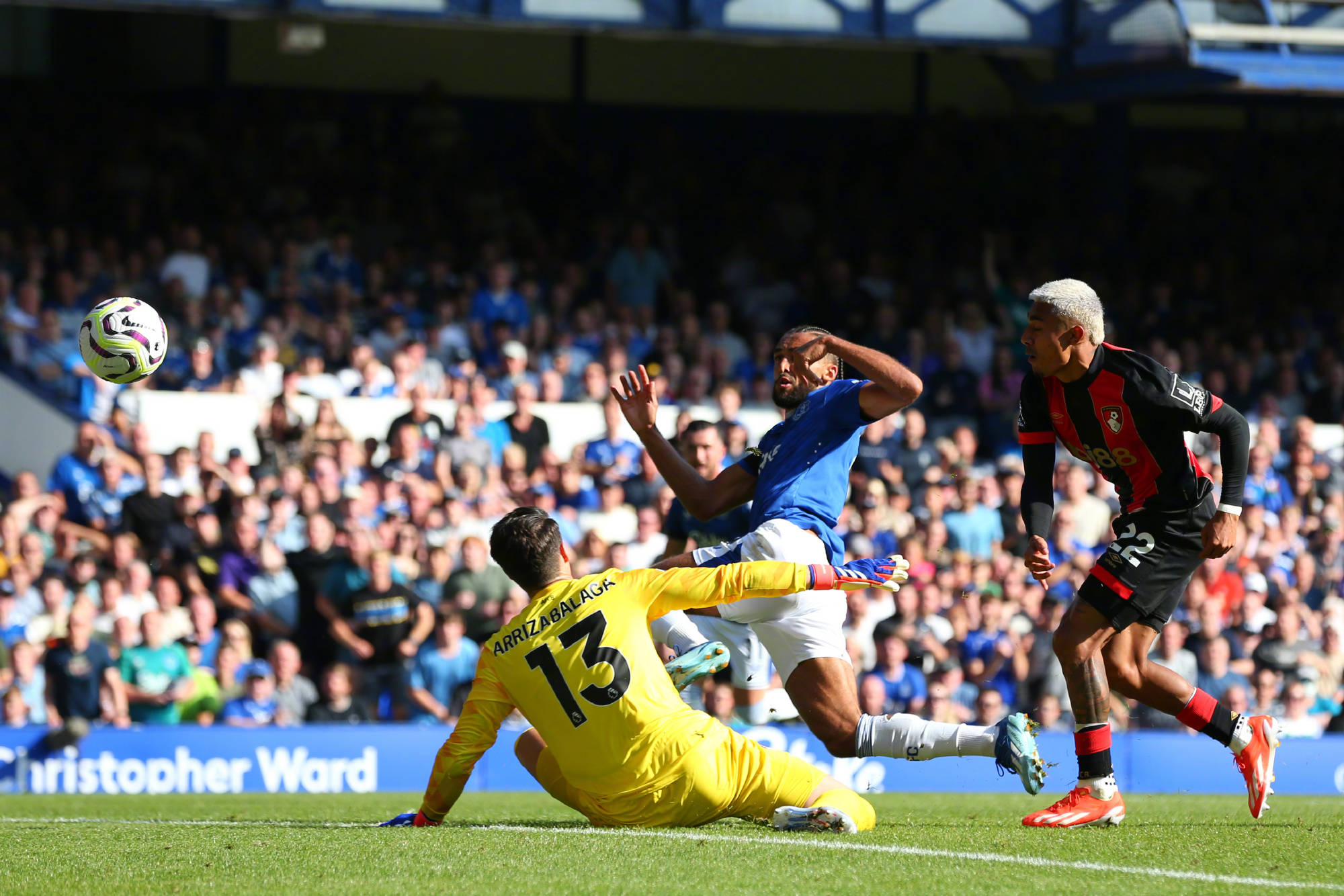 埃弗顿主场告捷,继续保持领先势头 埃弗顿主场告捷,继续保持领先势头