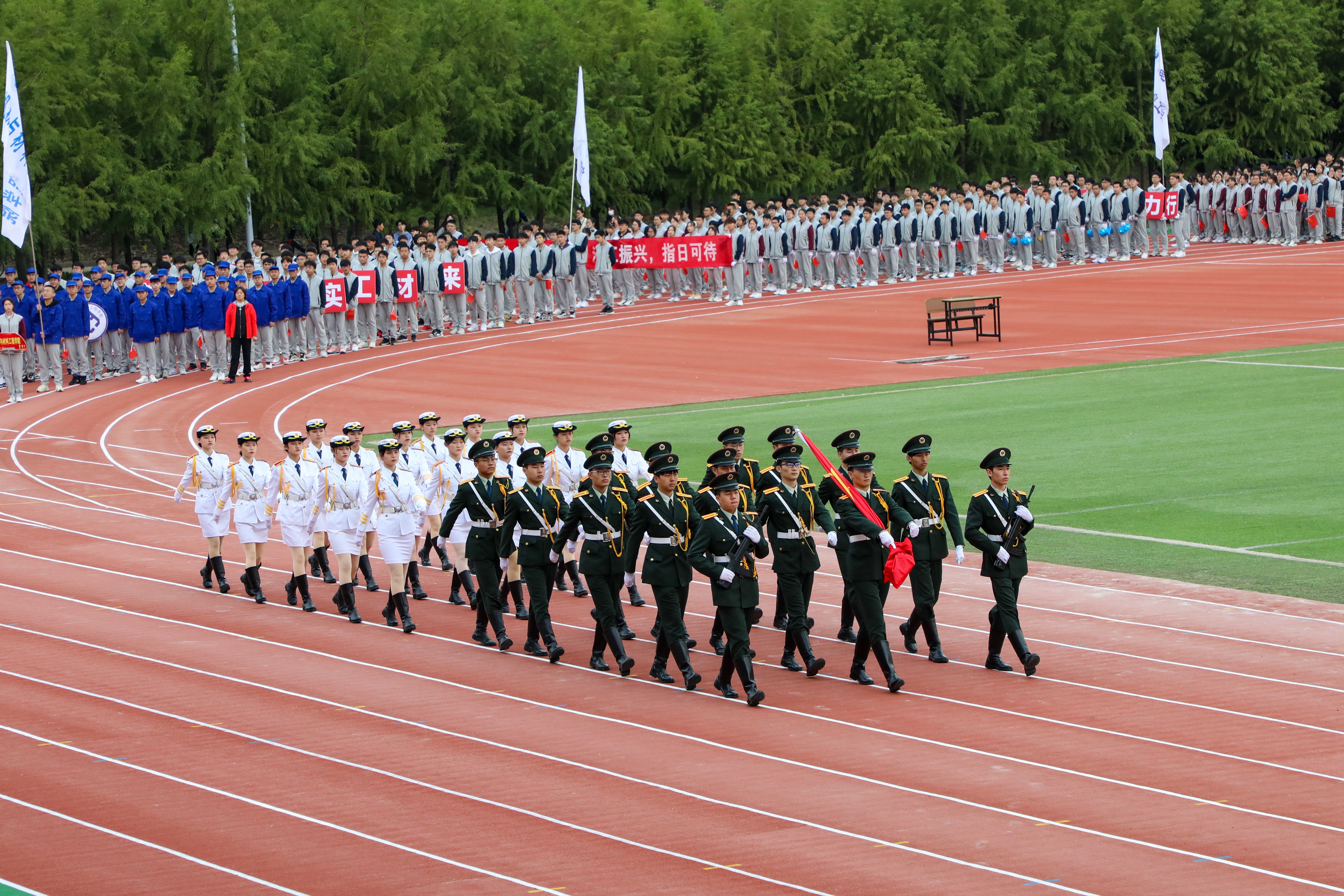 拉丁美洲战队胜出,体育精神令人感动 拉丁美洲战队胜出,体育精神令人感动