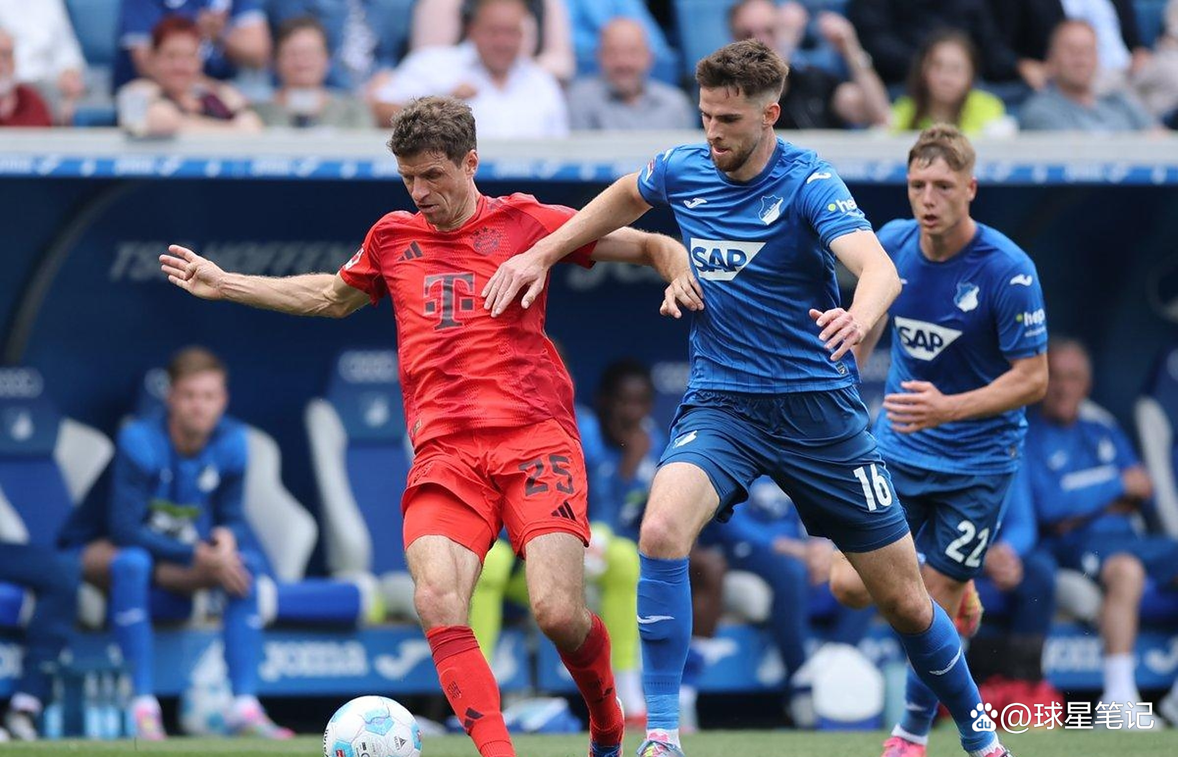 利兹联前锋连斩建功,助球队重返胜轨 利兹联前锋连斩建功,助球队重返胜轨