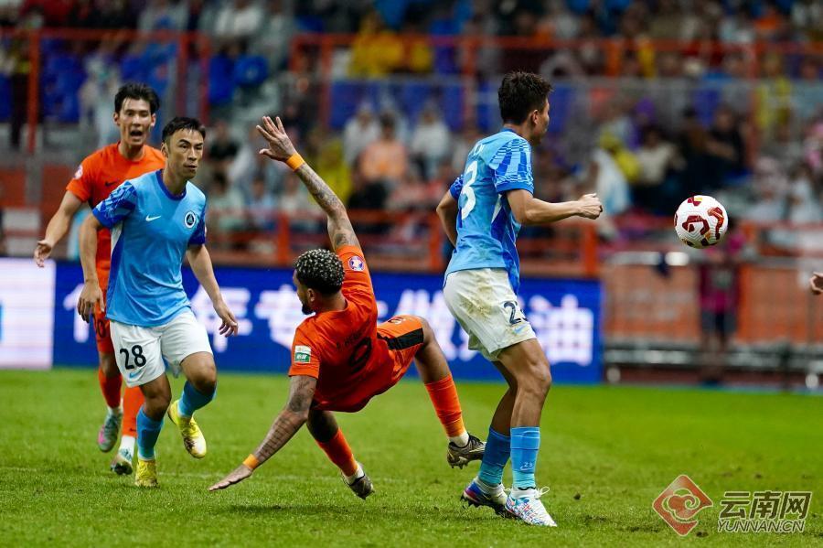 中超比赛激烈对攻场面火爆 中超比赛激烈对攻场面火爆