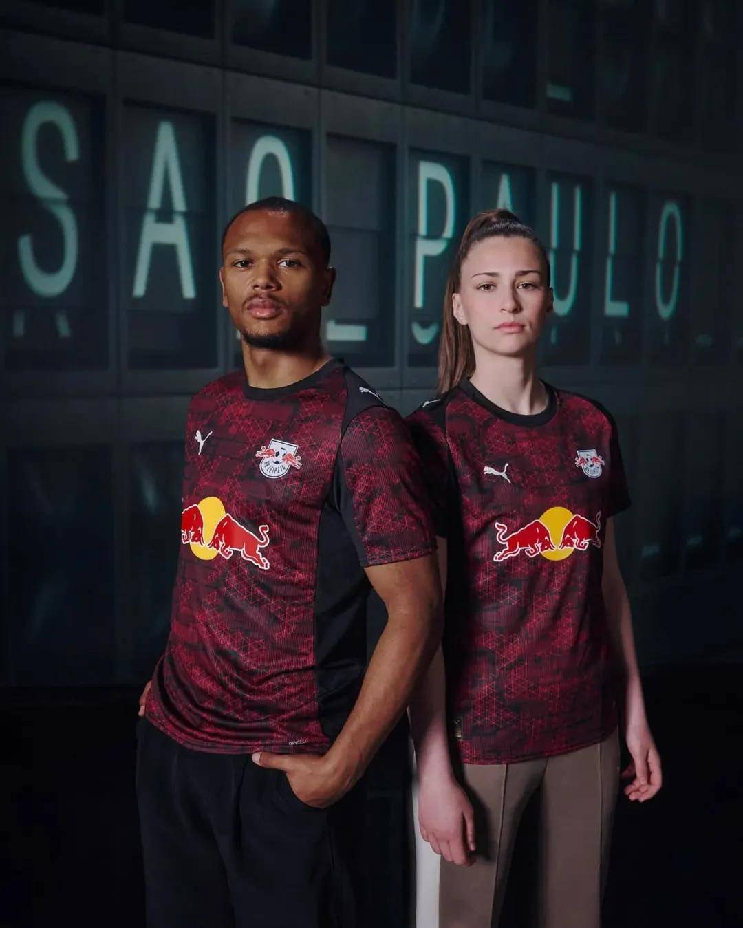 RB莱比锡队在场上展现出强大实力