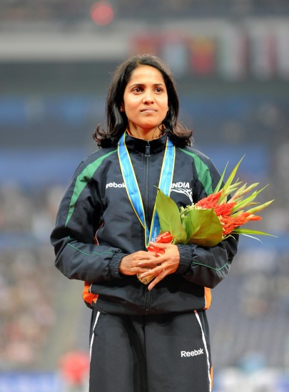 印度名将完成铁三项比赛登顶领奖台 印度名将完成铁三项比赛登顶领奖台