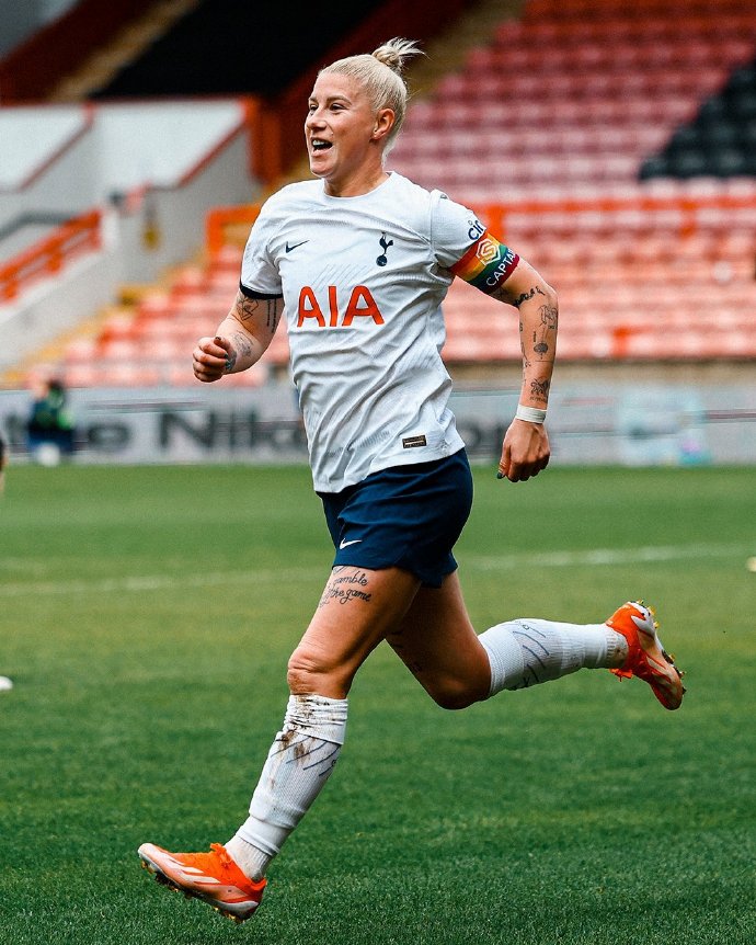 悟空体育官网-英格兰女足球员荣膺最佳球员奖