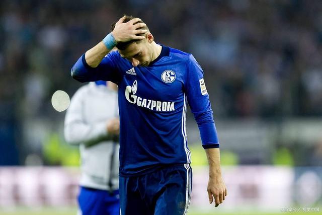 悟空体育-沙尔克04球员取得出色表现，连胜两场比赛